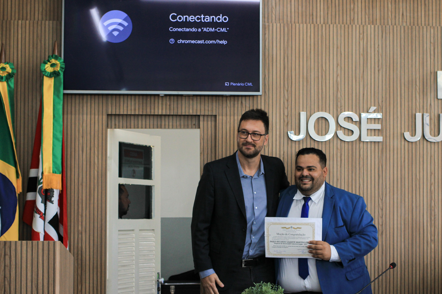 Professor Paulo Martins também foi homenageado na Câmara de Vereadores. (foro: Elisa Lemos/Ascom UFS)