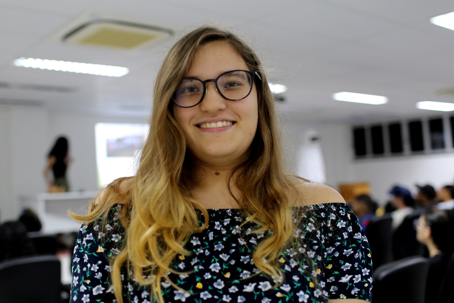 Lara Jaciuk, veterana no curso de Zootecnia, destacou a importância da formação que alia teoria e prática ( Lara Jaciuk, veterana no curso de Zootecnia) 