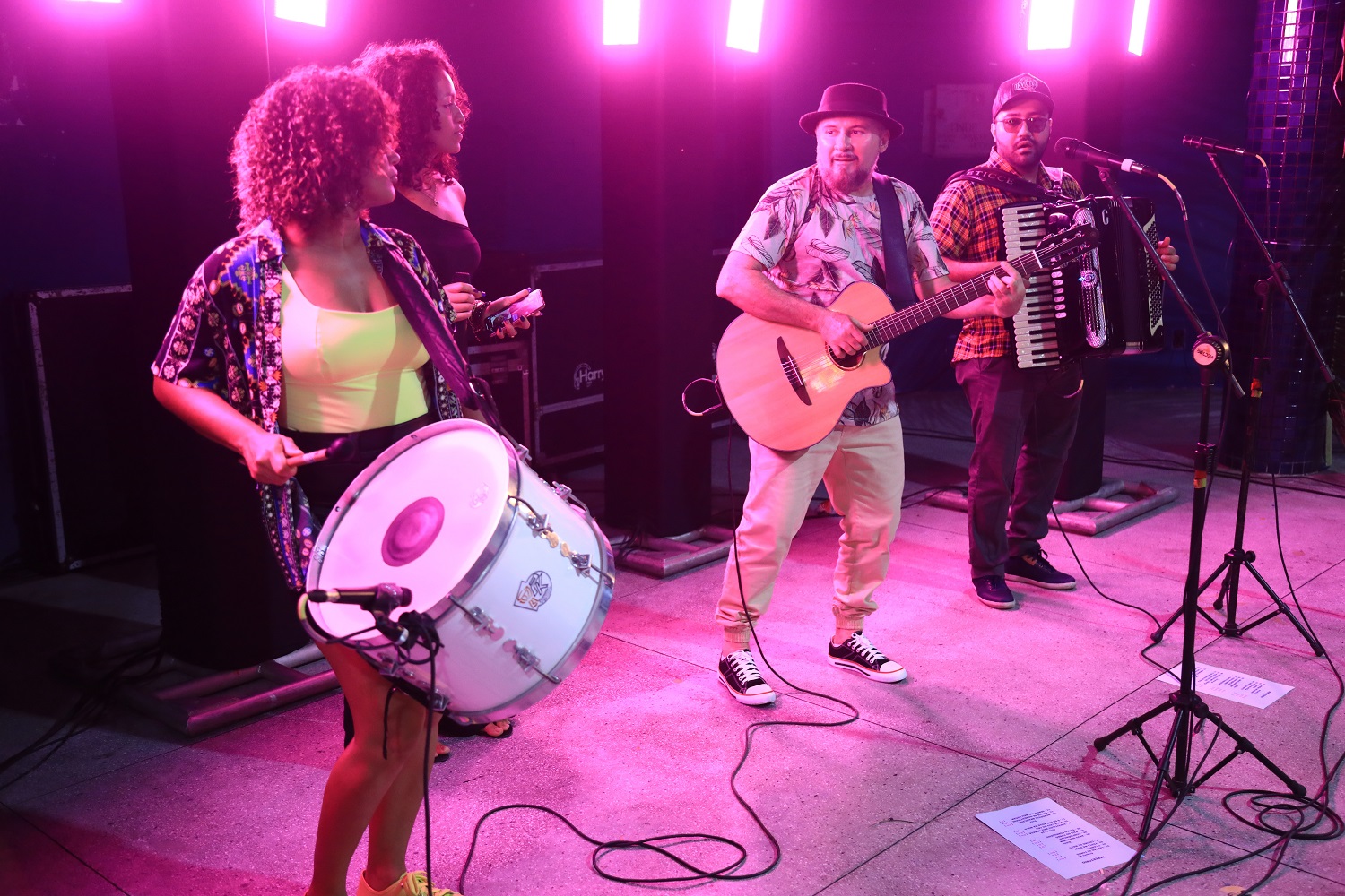 O público também pôde desfrutar de uma noite de músicas regionais que são tradição nessa época. (Foto: Adilson Andrade/Ascom UFS)