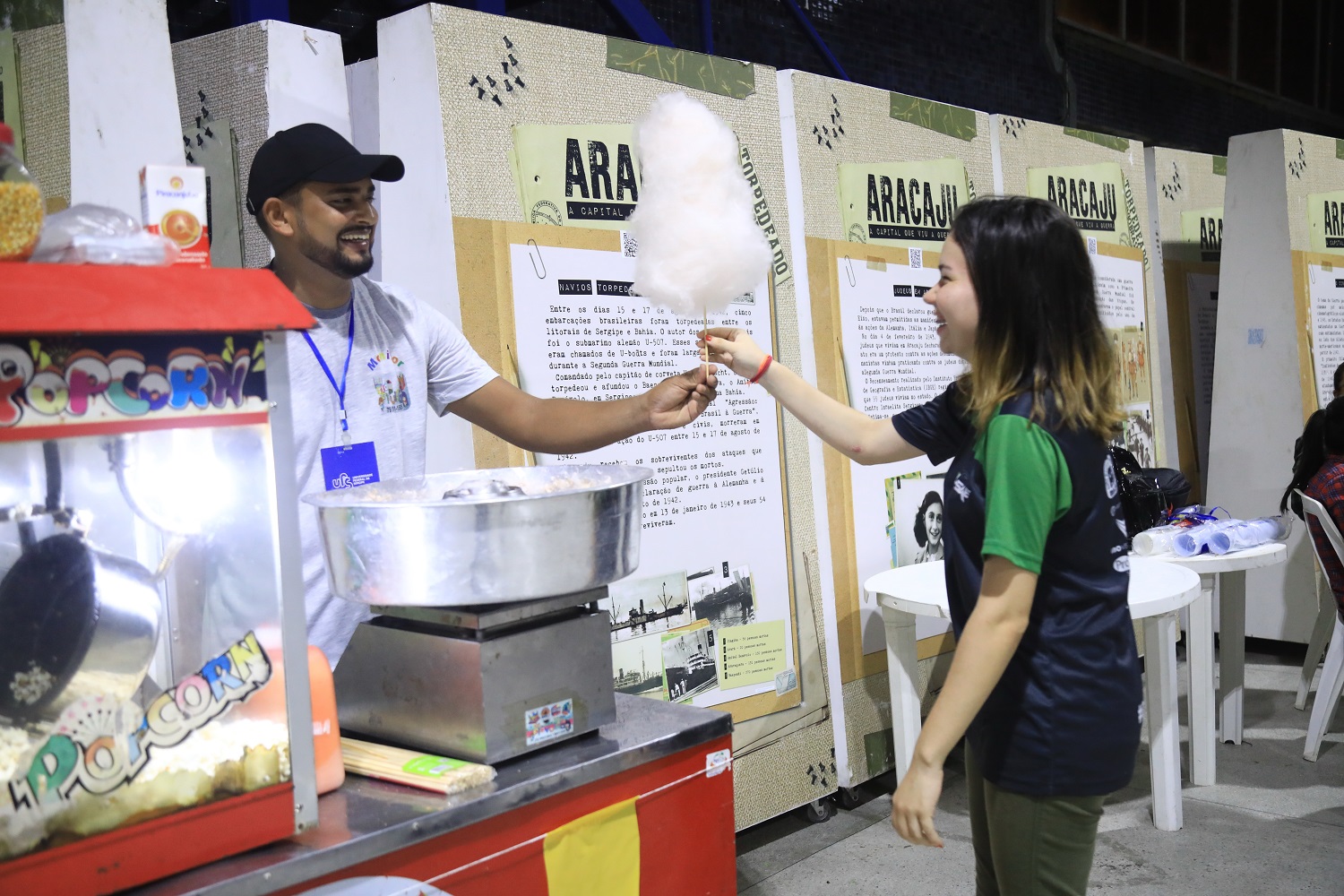 Comerciantes participaram de chamada pública promovida pela UFS para vender alimentos e bebidas. (Foto: Adilson Andrade/Ascom UFS)