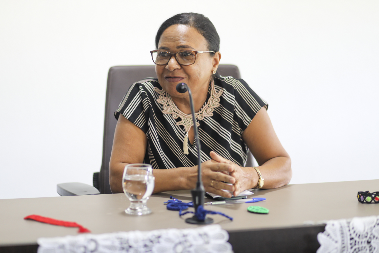 Gilda Matias vive e trabalha com a renda irlandesa em Laranjeiras há 35 anos.