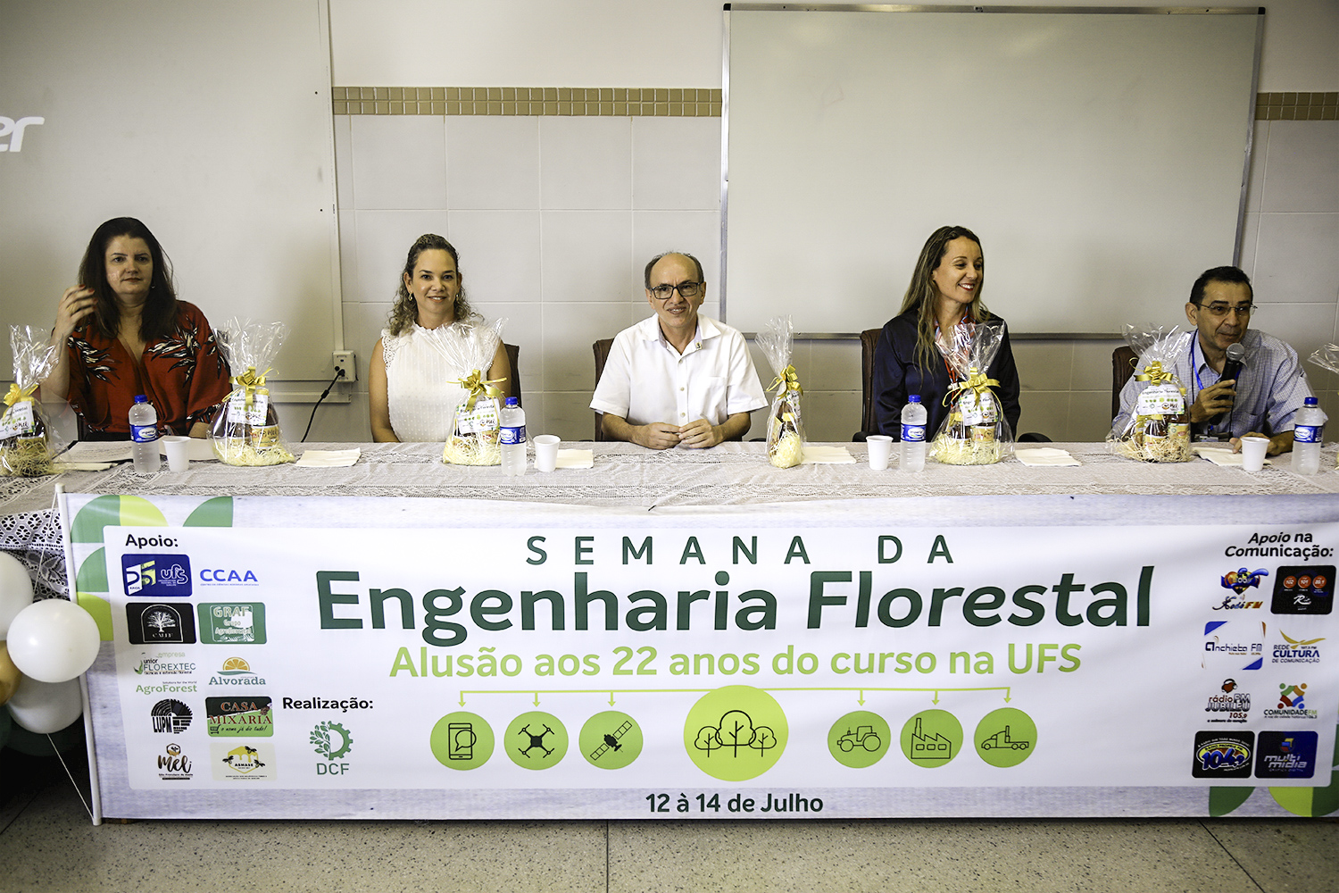 Mesa de abertura da Semana da Engenharia Florestal. (foto: Adilson Andrade/Ascom UFS)