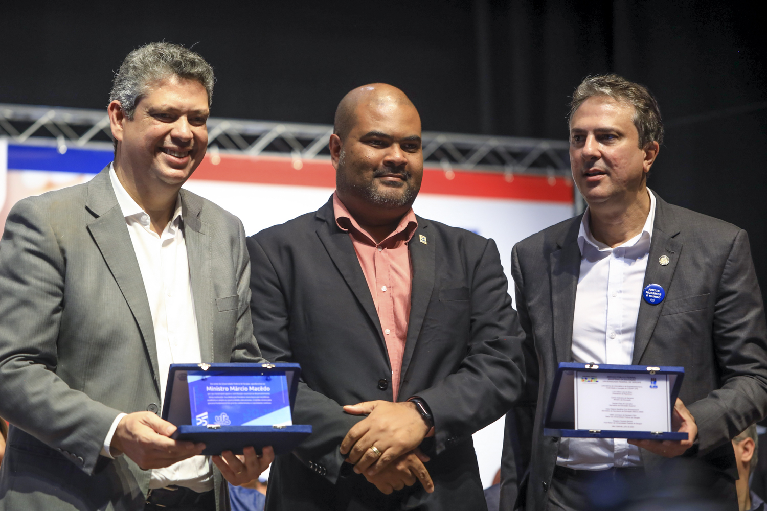 Reitor Valter Santana ao lado dos ministros Márcio Macêdo e Camilo Santana. Foto: Pedro Ramos / Ascom UFS.