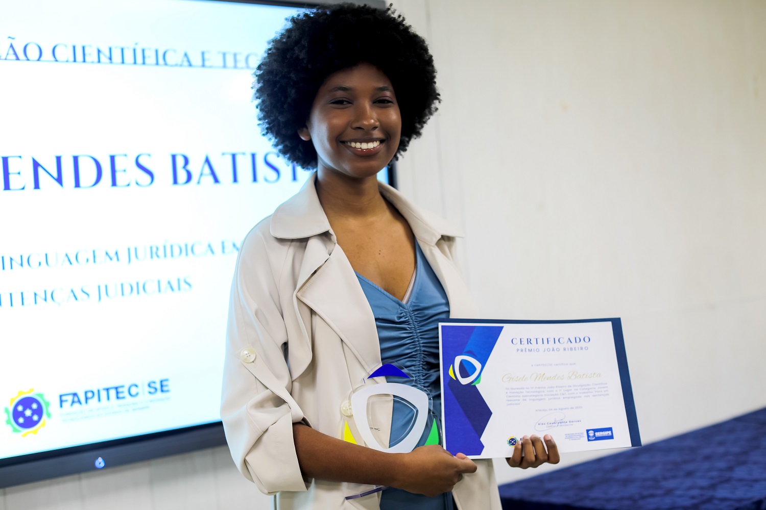Na categoria Jovem Cientista, a estudante Gisele Mendes, do Departamento de Direito, foi uma das premiadas. (foto: Schirlene Reis/Ascom UFS)
