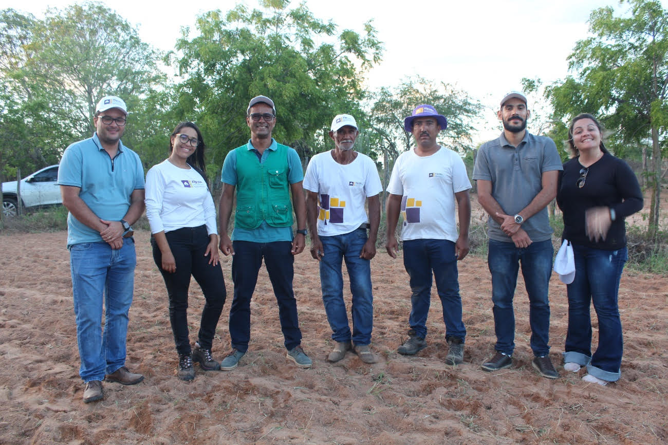 Equipe da UFS, representantes da Acopase-SE e Diaconia após gravação dos POPs em Lagoa da Volta-SE, Porto da Folha/SE, Alto Sertão Sergipano. (Foto: Acsa Macena/Projeto Algodão em Consórcios Agroecológicos)