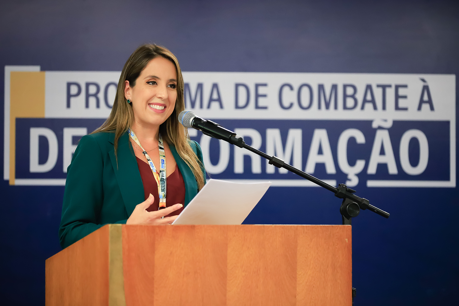 Diretora de Comunicação, Maíra Bittencourt, falou na mesa de encerramento do Seminário (Foto: Fellipe Sampaio/SCO/STF)