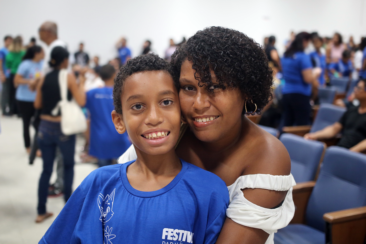 Luana Maria dos Santos e seu filho Manoel