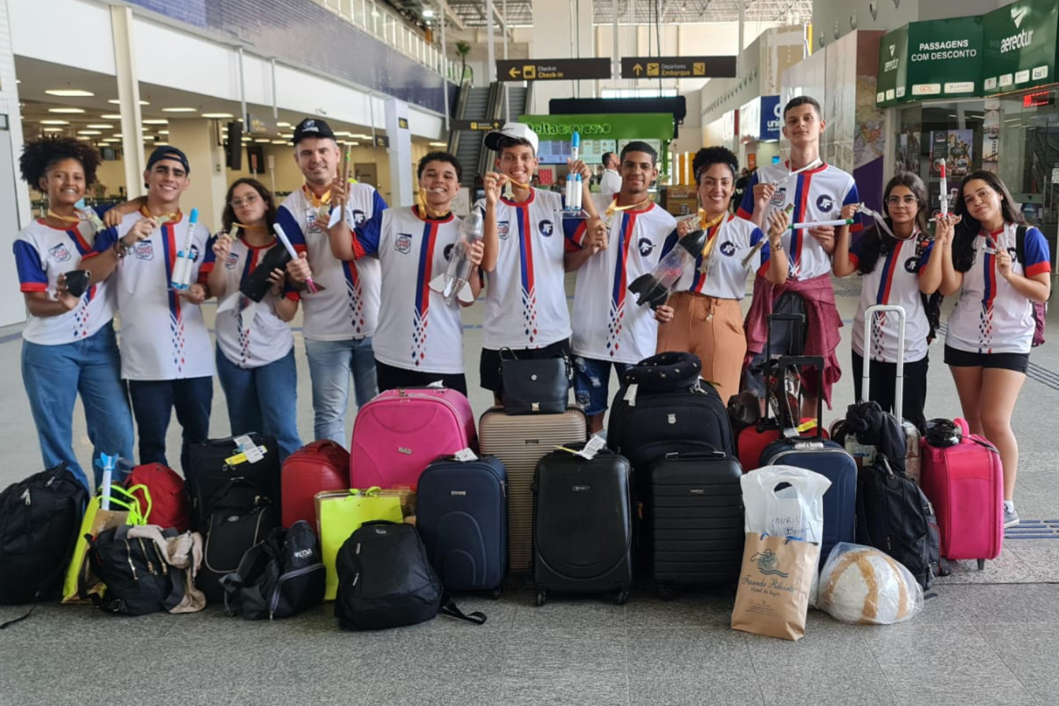 Discentes do Ensino Médio de SE viajaram para fazer parte da Mostra Brasileira de Foguetes. (Foto: Arquivo Pessoal)