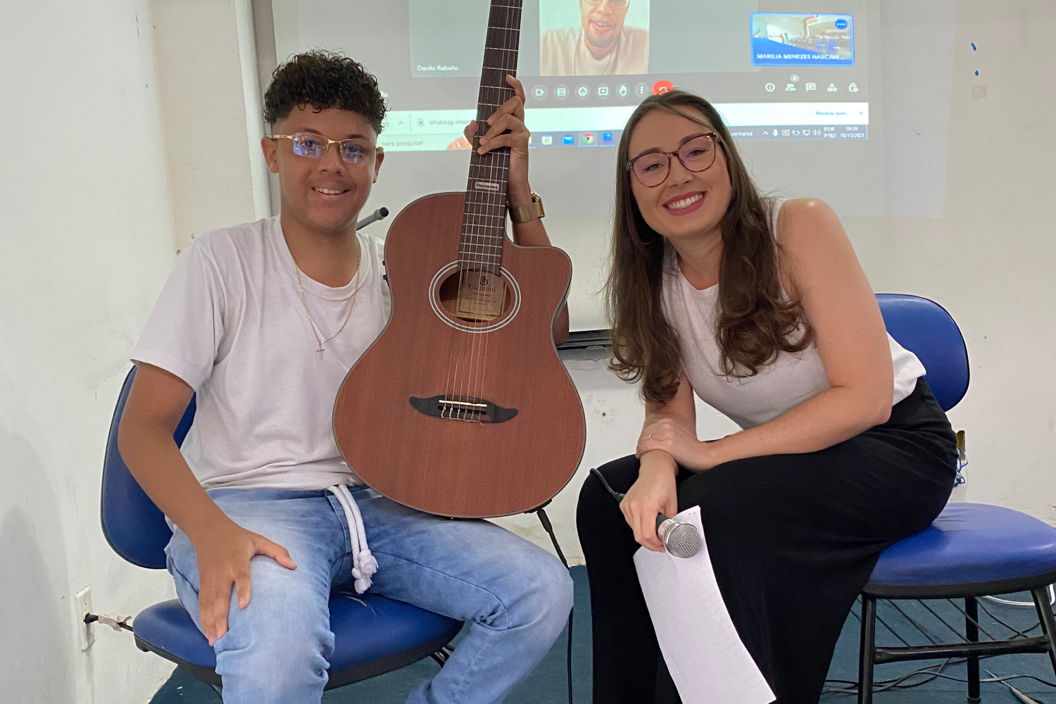 Estudante David Alves e professora Thaís Rabelo fizeram apresentação musical (Foto: Codap/UFS)