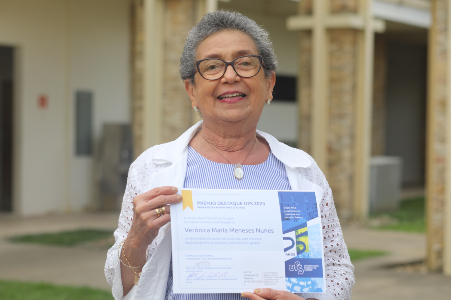 Professora Verônica Nunes foi reconhecida pelo relevante trabalho e pioneirismo no desenvolvimento do curso de Museologia. (foto: Pedro Ramos/Ascom UFS).