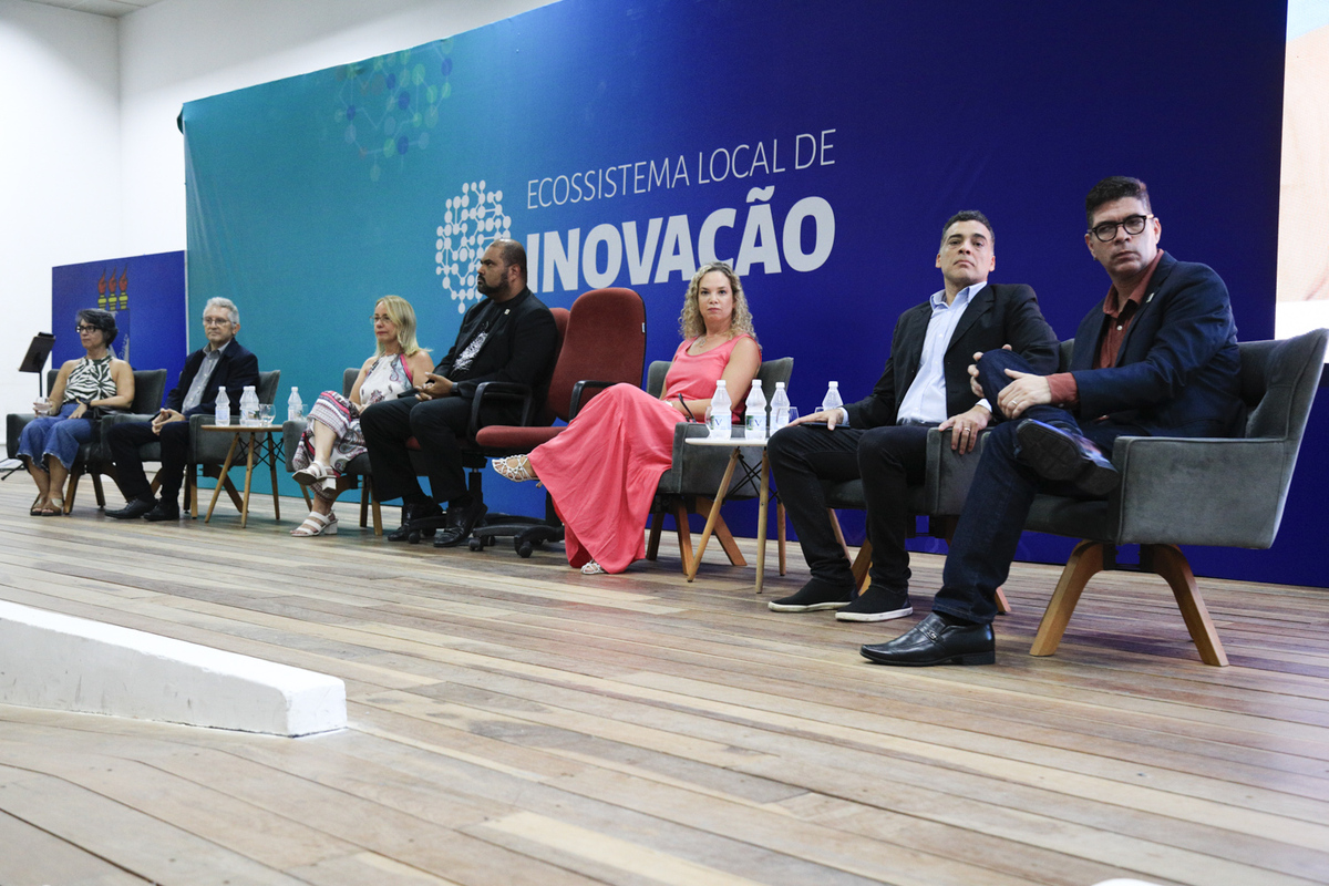 Mesa formada durante a cerimônia. (foto: Adilson Andrade/Ascom UFS)