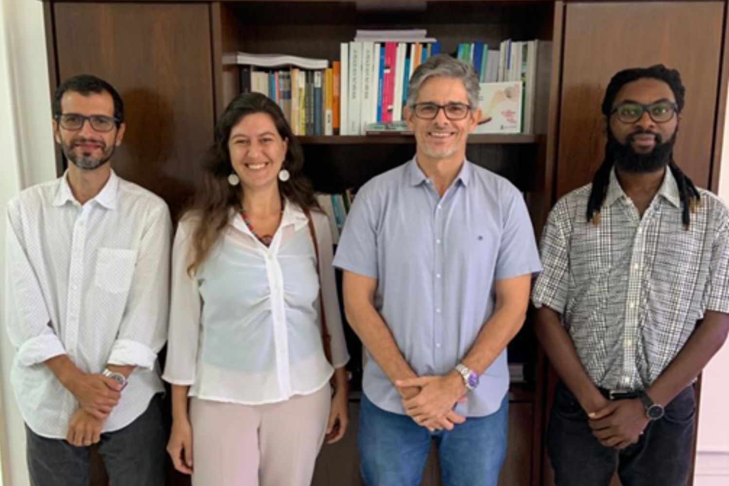 Mariana Bracks e Dulcídio Cossa (dir) em recepção da Posgrap. (foto: arquivo pessoal)