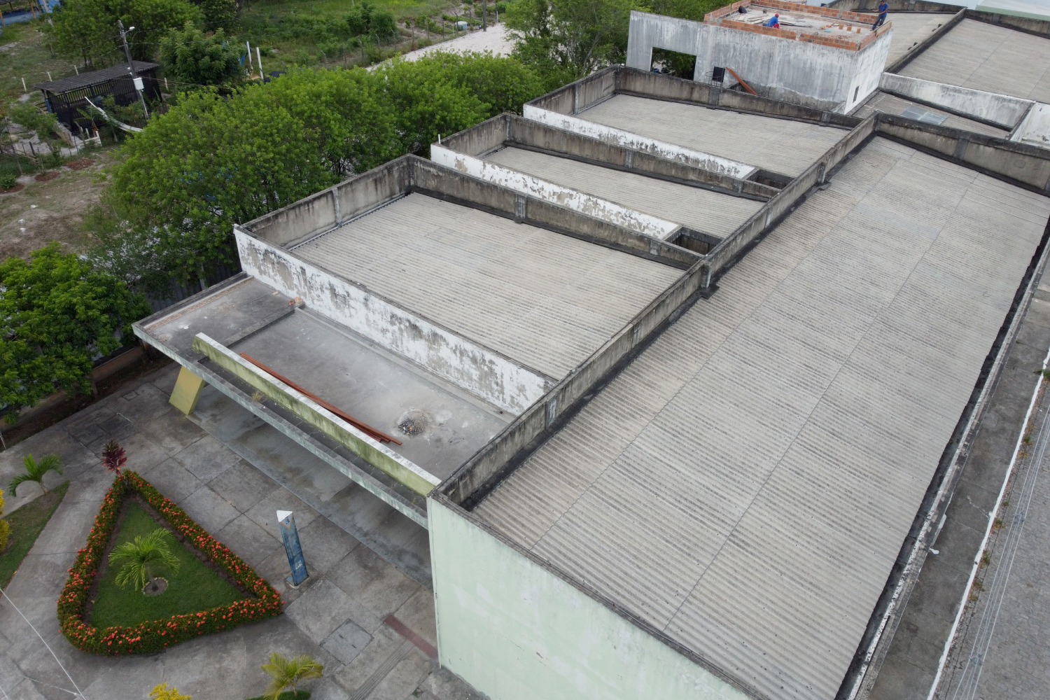 Obras envolvem impermeabilização de calhas e lajes que apresentam desgastes e infiltrações. (foto: Dipro/UFS)