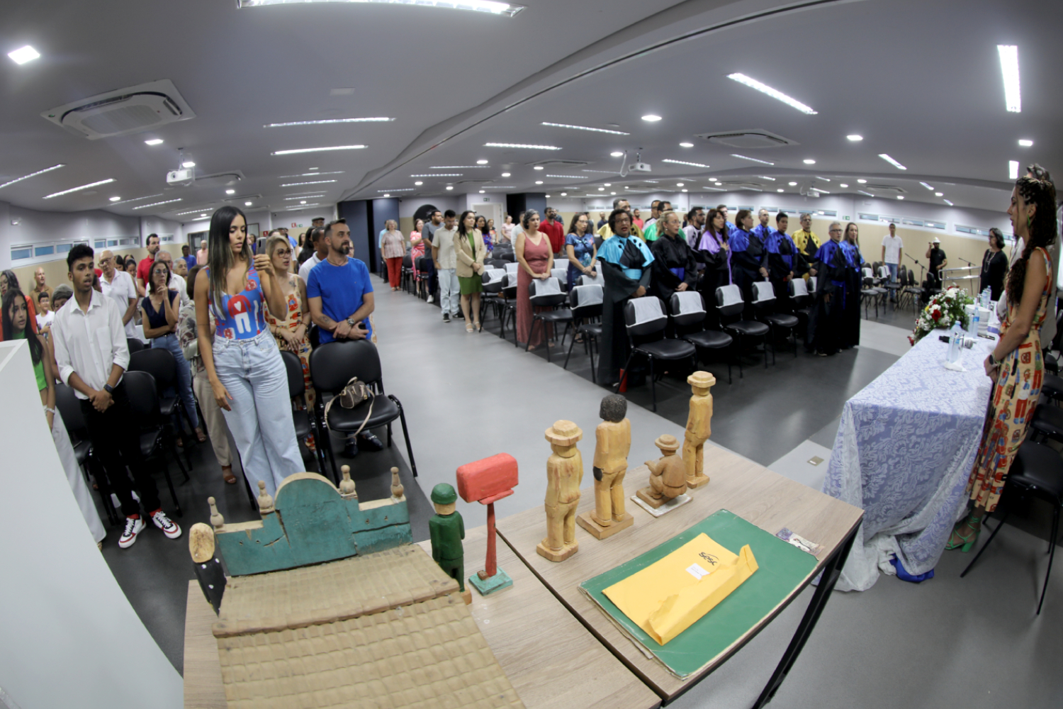 Obras do artista Véio estavam expostas durante o evento. (foto: Schirlene Reis/Ascom UFS)