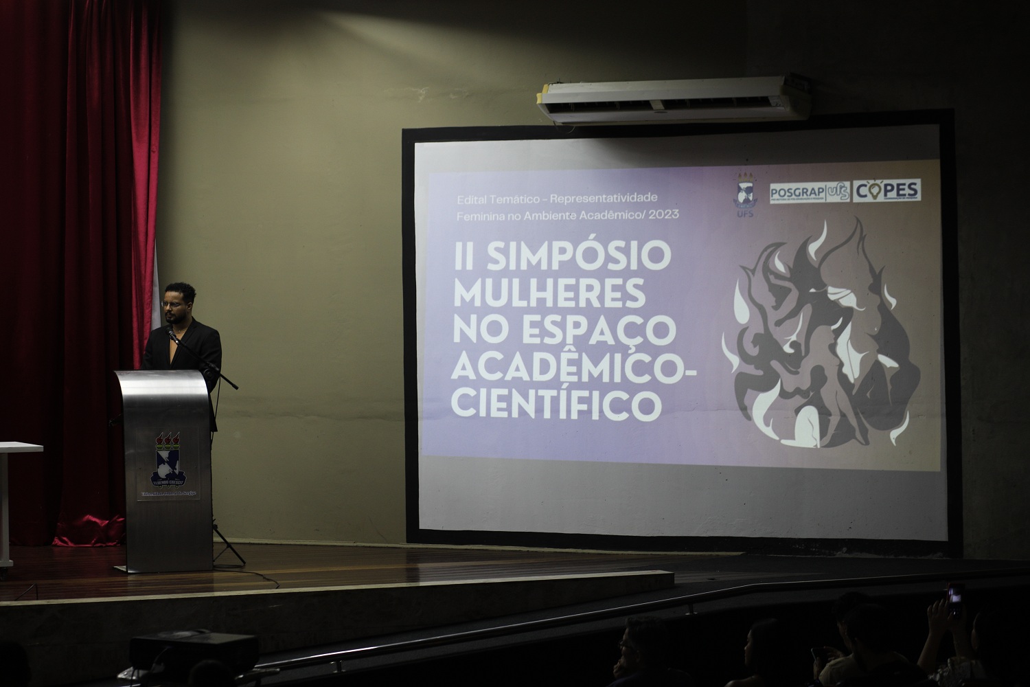 Simpósio destaca participação da mulher na ciência. (Foto: Matheus Martins/Ascom UFS)