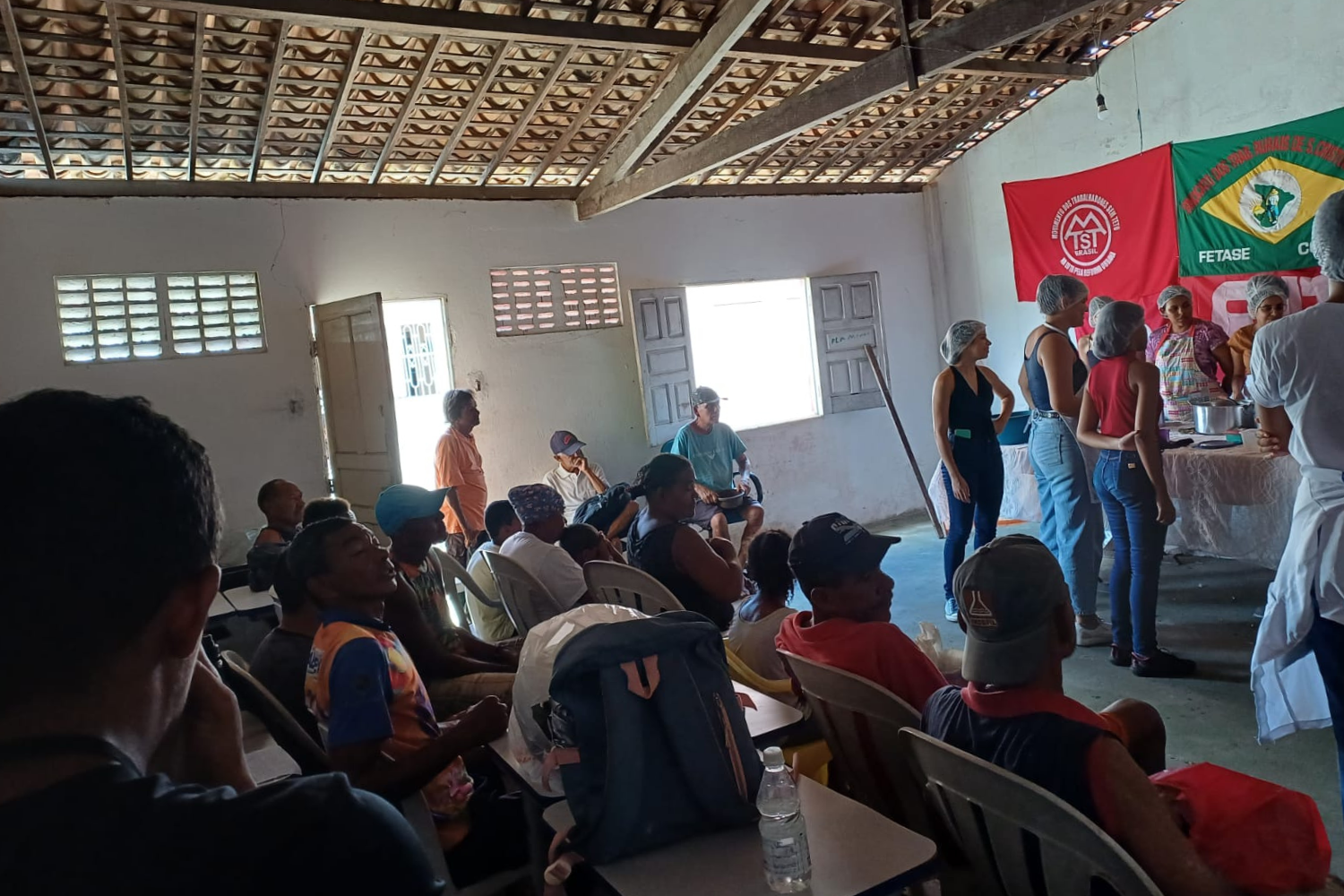 No total foram feitas 150 marmitas, distribuídas à população atendida pela cozinha solidária. (foto : arquivo pessoal)