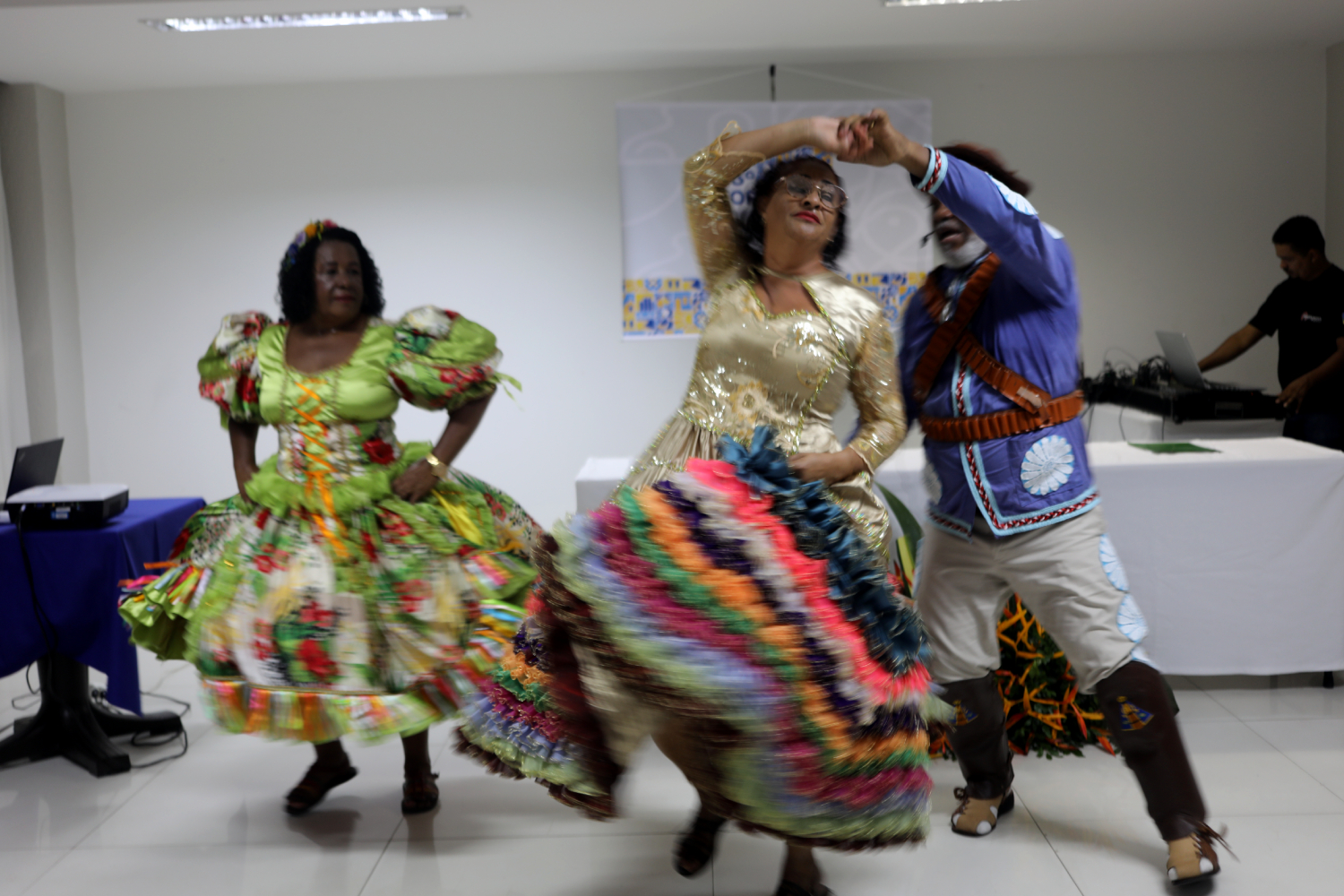 Apresentação regional encantou os participantes.