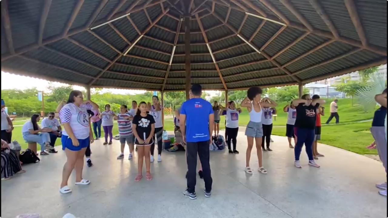 Ação contou com participação de pessoas com fibromialgia, alunos e professores da área da saúde. (foto: Arquivo pessoal)