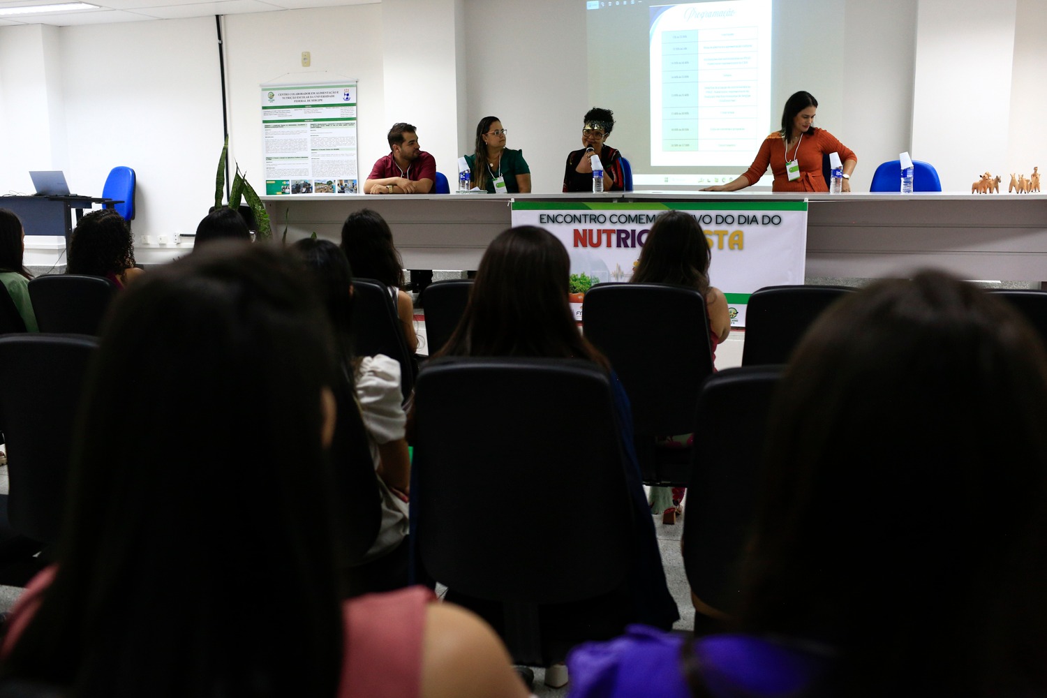 O evento contou com a presença de nutricionistas, profissionais que atuam no Programa Nacional de Alimentação Escolar (PNAE), e representantes sindicais (Fotos: Adilson Andrade / Ascom UFS)
