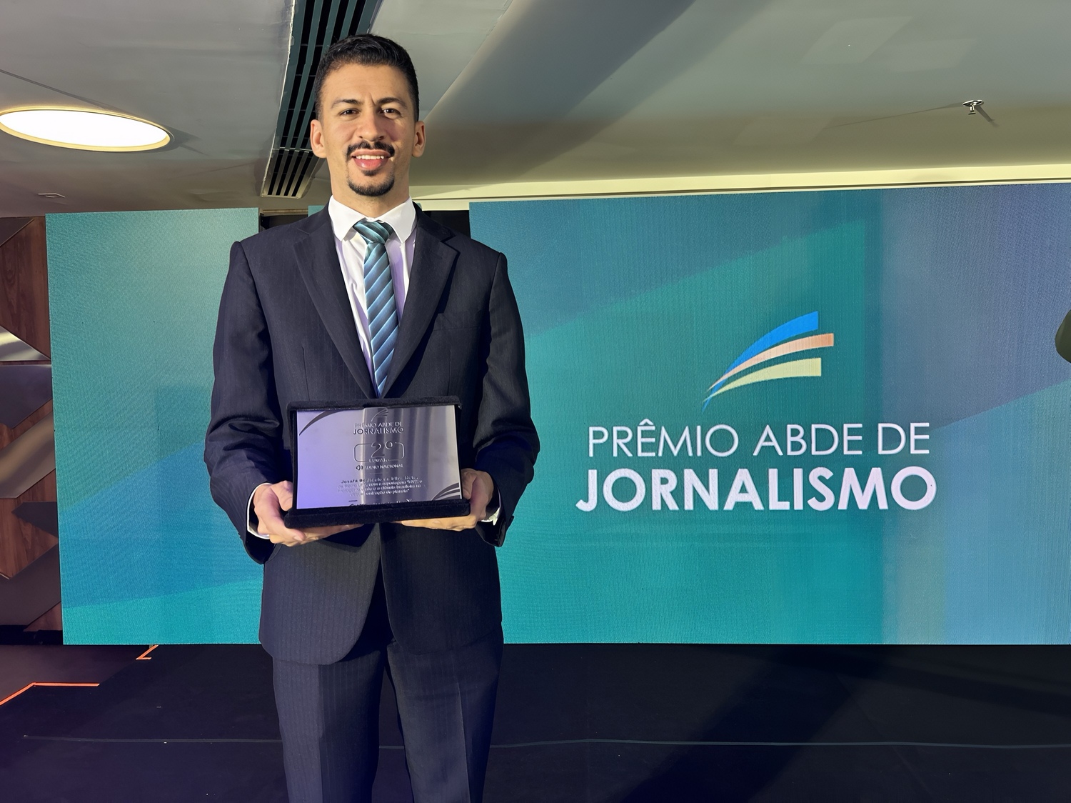Jornalista Josafá Neto recebeu prêmio da categoria "Áudio Nacional". Foto: Eduardo Ferreira/TV UFS