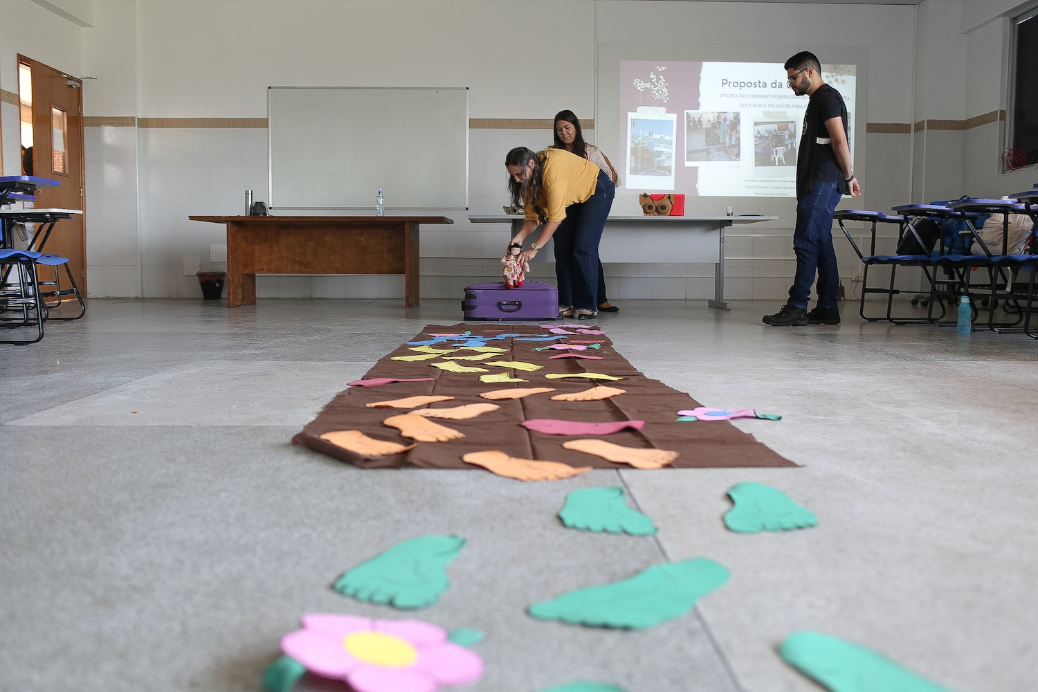 Legenda: Além da divulgação científica, a oficina realizou dinâmica em grupo. (Foto: Elisa Lmos /Ascom UFS)