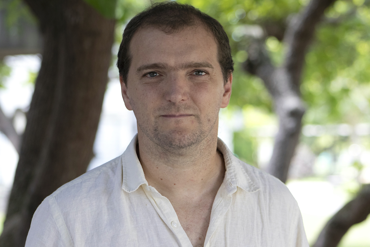 Professor Pablo Ariel lidera pesquisas em ecologia e conservação na UFS. (Foto: Josafá Neto/Rádio UFS)