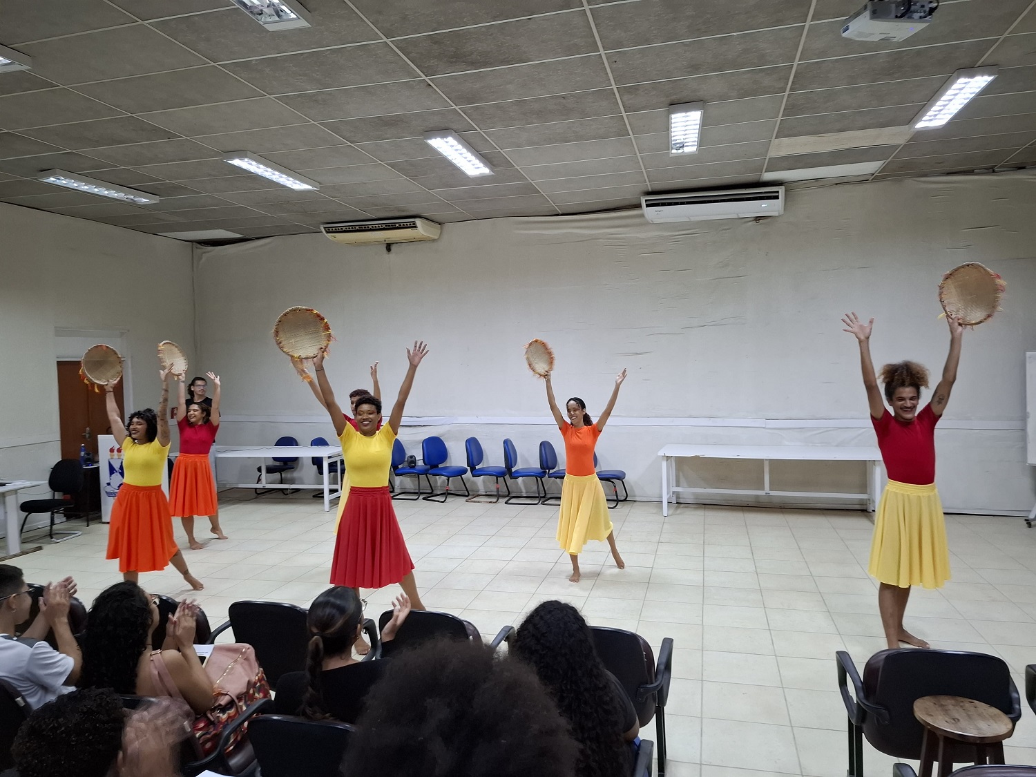Apresentação cultural movimenta Semana de Acolhimento de Laranjeiras (Foto: Caio Ribeiro/TV UFS)