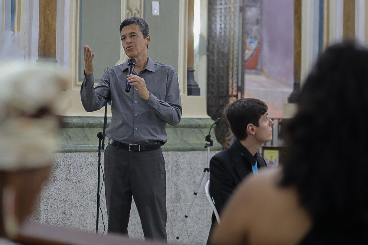 Reitor André Maurício Conceição de Souza afirma que apresentação é um presente para a universidade (Foto: Elisa Lemos/Ascom UFS)