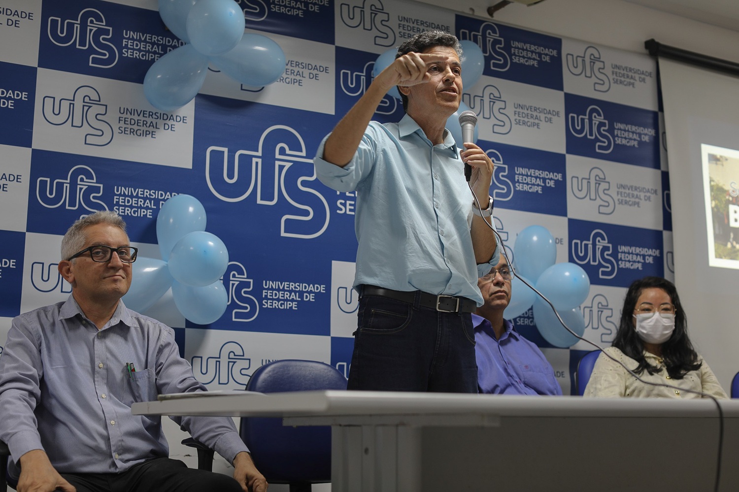 O reitor da UFS, André Maurício Conceição, esteve presente no acolhimento do Dcomp. (Foto: Elisa Lemos/Ascom UFS)