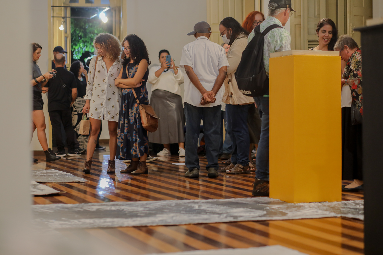 Abertura da exposição contou com diversos visitantes (Foto: Elisa Lemos/Ascom UFS)