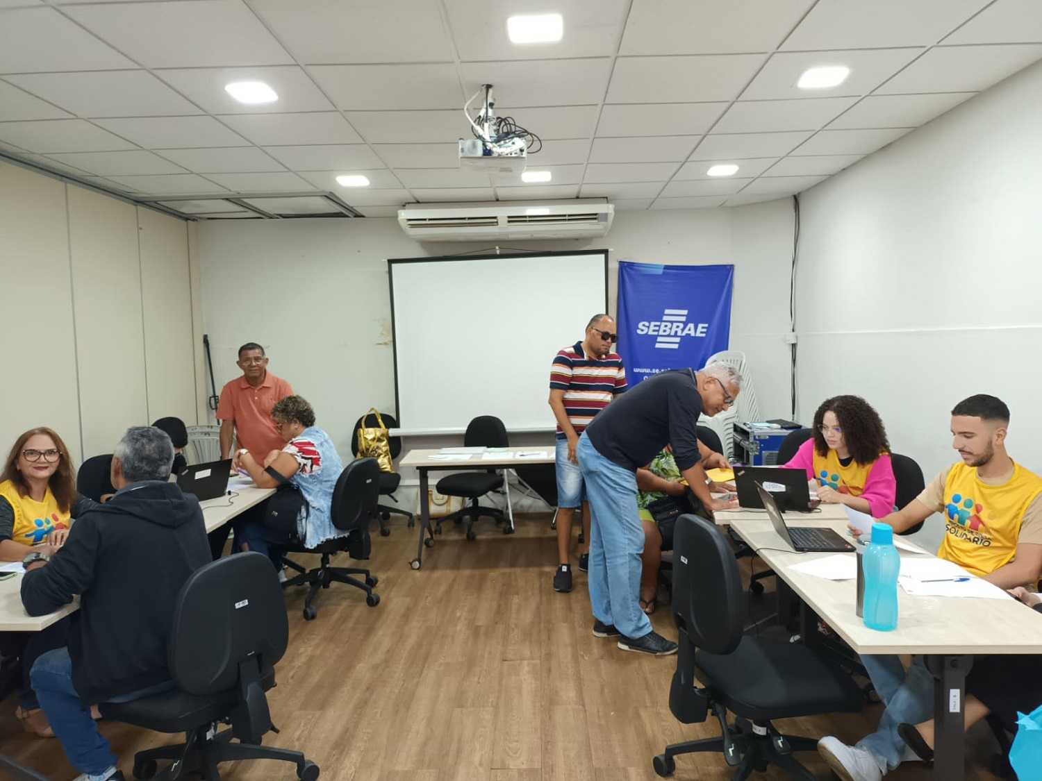 Estudantes de Ciências Contábeis participam da ação (Foto: arquivo pessoal)