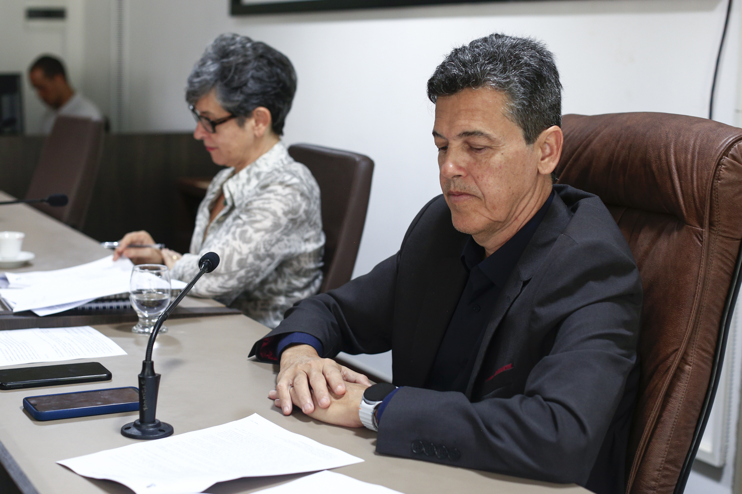 Reitor e vice-reitora durante reunião do Consu desta sexta-feira (Foto: Adilson Andrade/Ascom UFS)