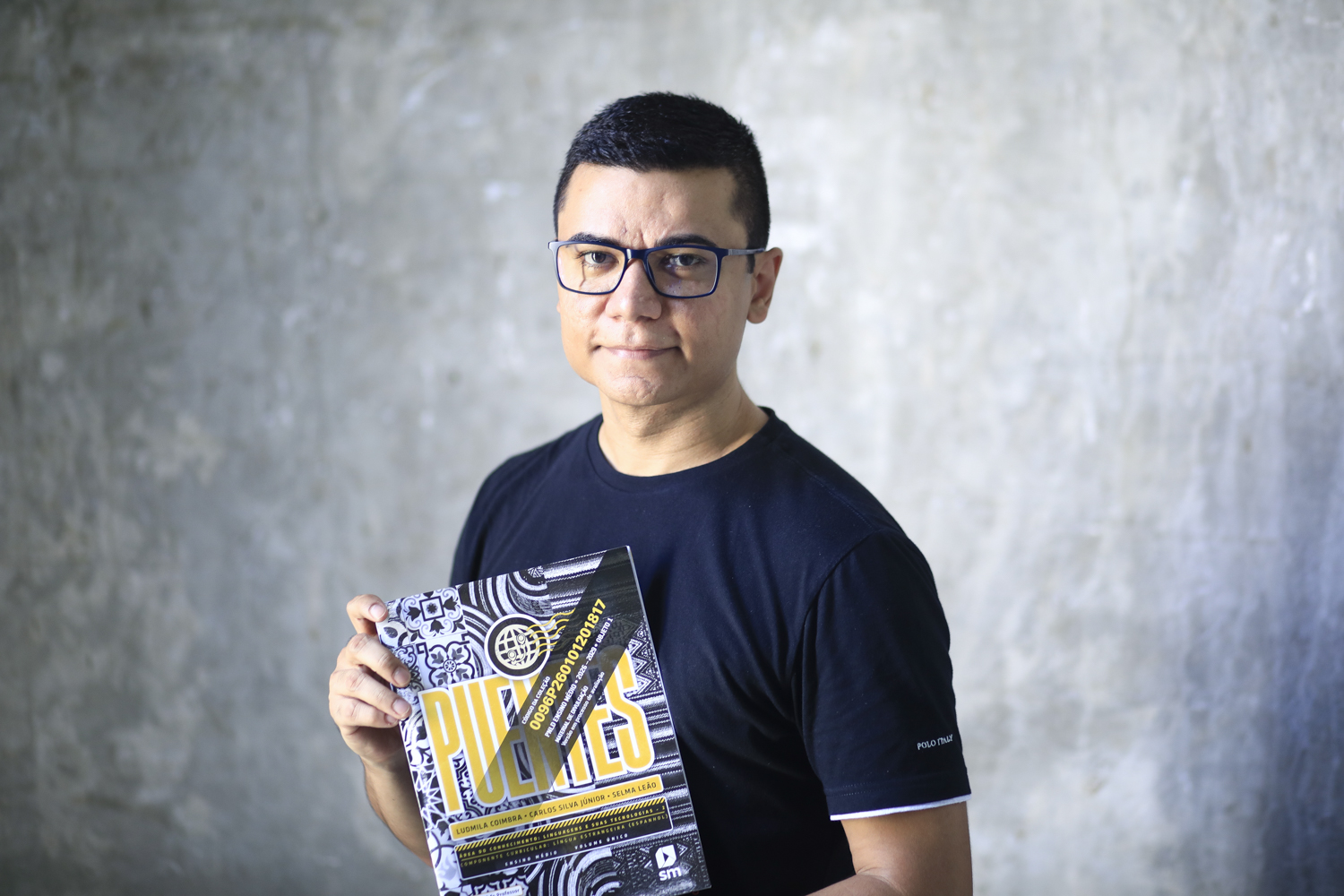 Antônio Carlos Silva Júnior é um dos autores da obra 'Puentes' (Foto: Adilson Andrade/Ascom UFS)