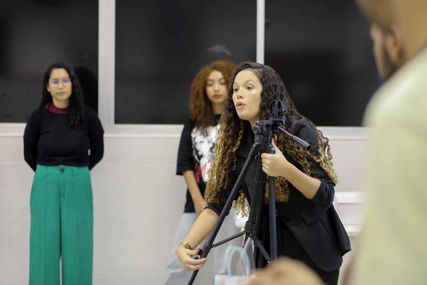 Estudantes de Publicidade e Propaganda da UFS conduziram uma oficina prática (Foto: Janaína Cavalcante/Ascom UFS)