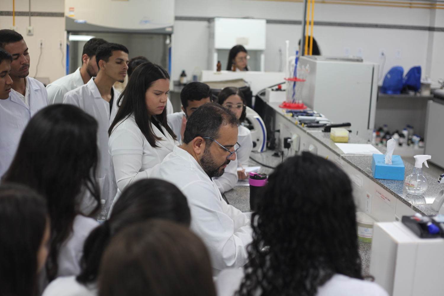 Equipe foi recebida pelo professor Rafael Cavalcante, além de equipe técnica e discente (Foto: Clayton Fontes/Campus de Lagarto)