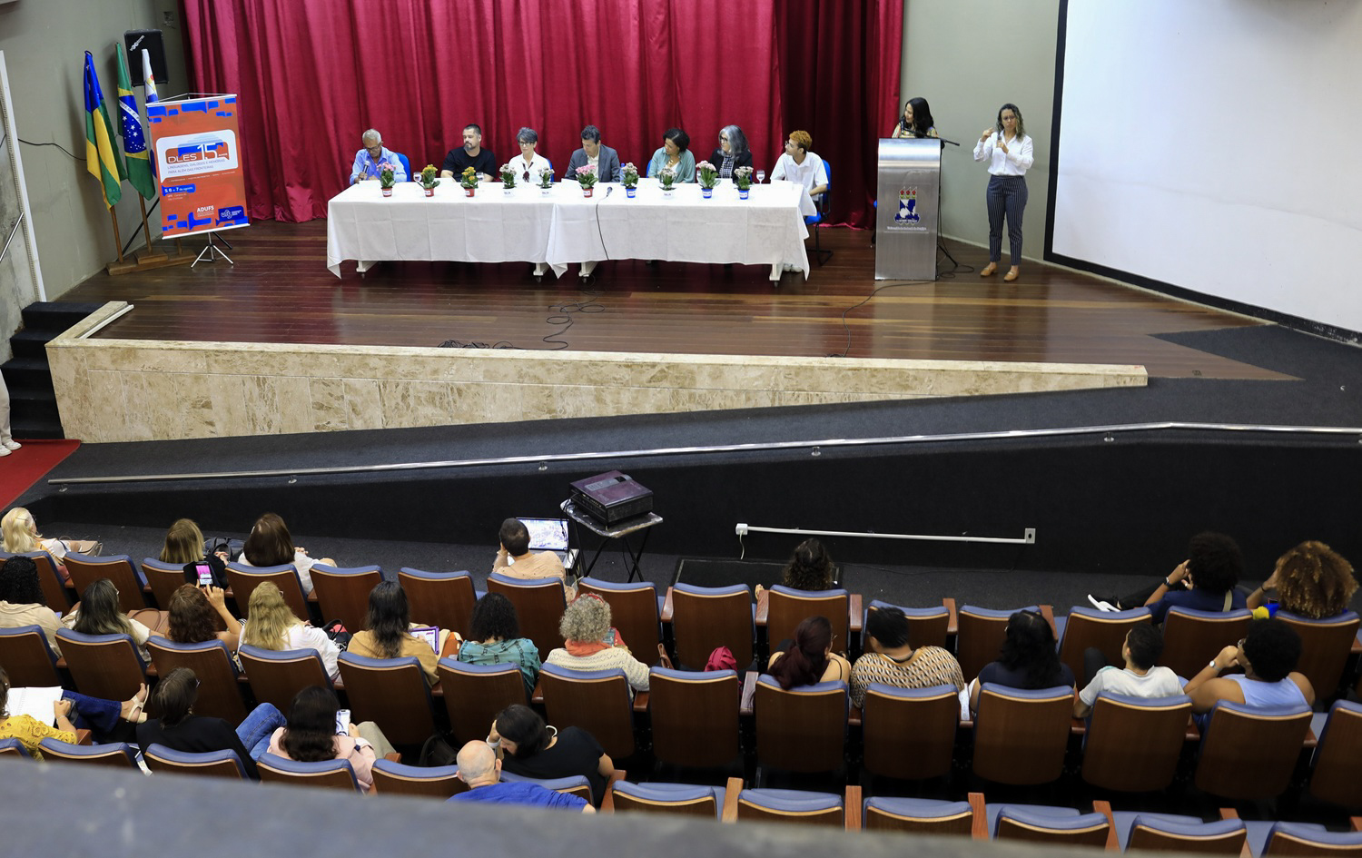 Reitor e vice compuseram a mesa de abertura do evento (Foto: Janaína Cavalcante/Ascom UFS)