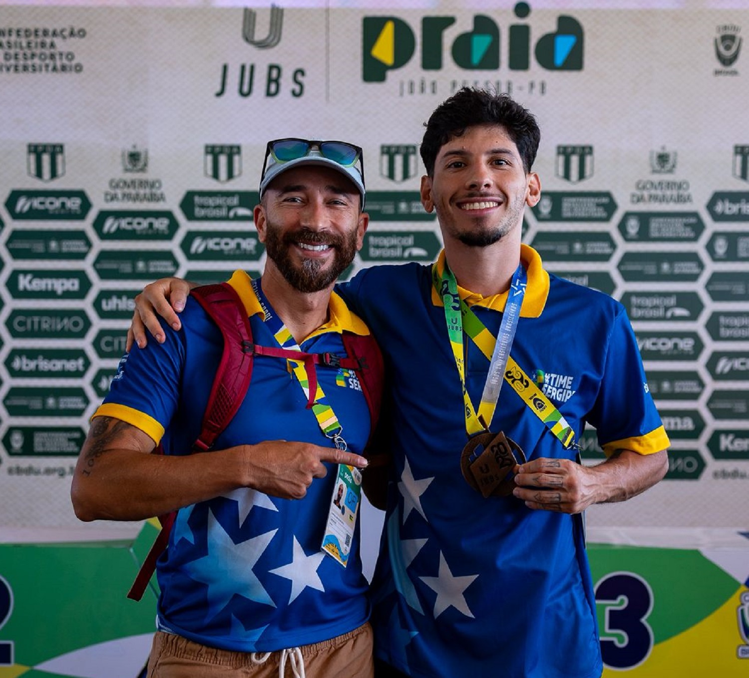 Coordenador da Copre e o estudante medalhista (Foto: arquivo pessoal)