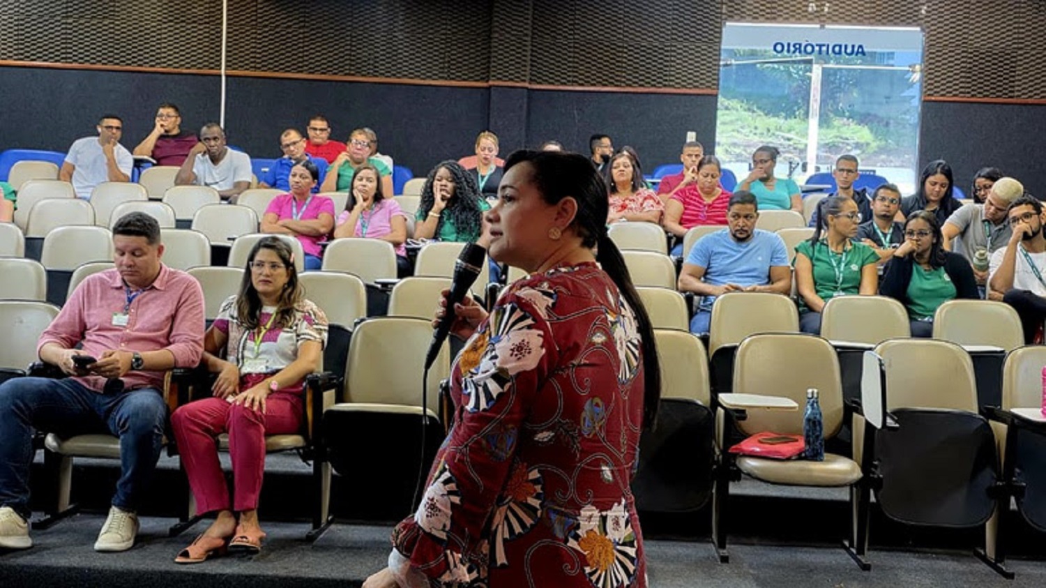 Cerca de 90 prestadores de serviço foram convocados a participar da capacitação (Foto: Ascom HU)