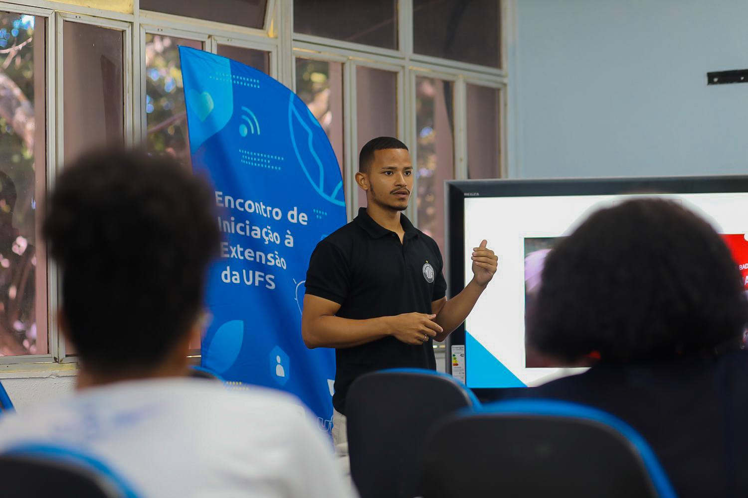 O discente e monitor Jonas Cainan Araújo (DEF/UFS) apresentou o projeto "Move Time UFS"  (Foto: Janaína Cavalcante/Ascom UFS)