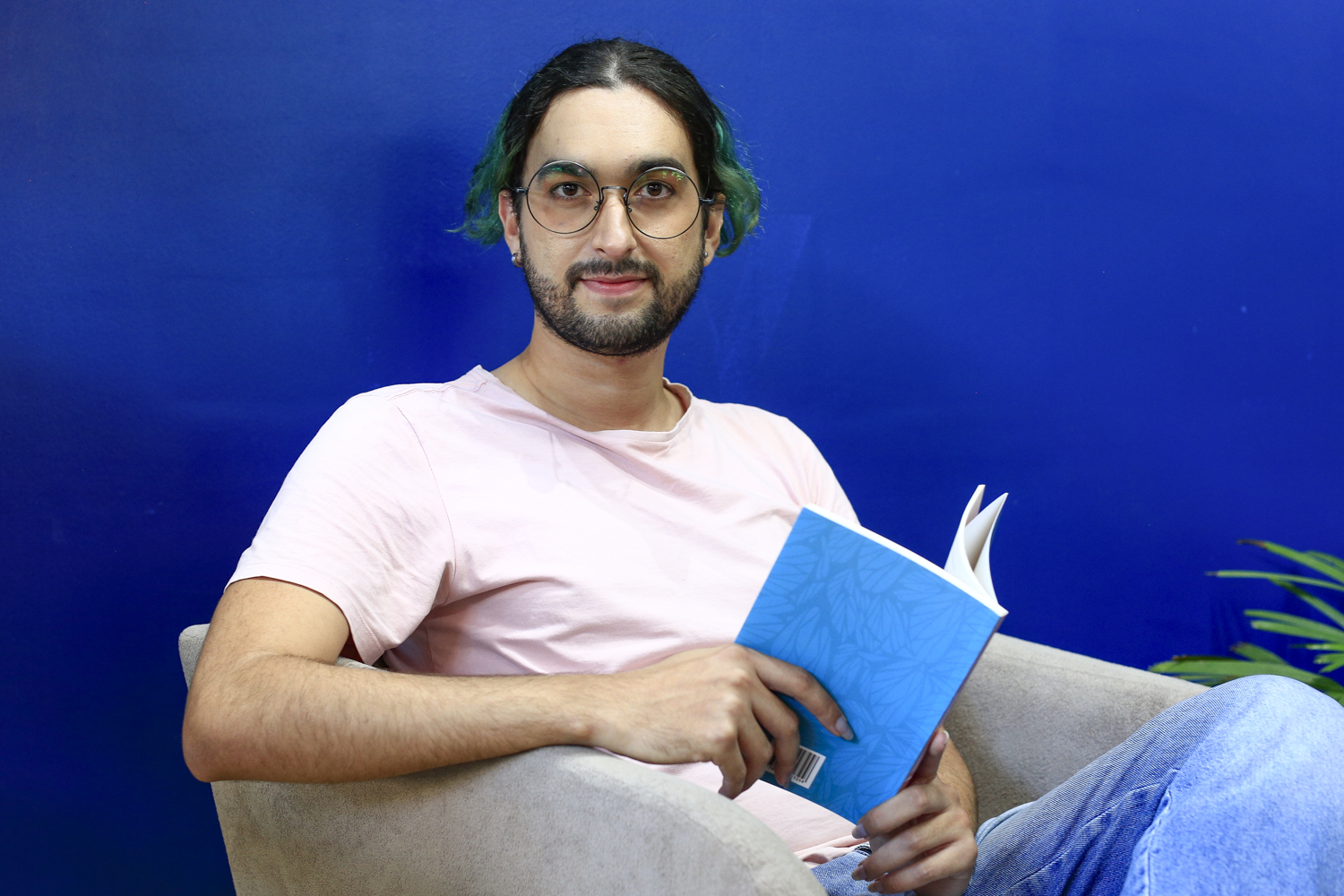 Guilherme Kauark é diagramador da Editora UFS (Foto: Adilson Andrade/Ascom UFS)