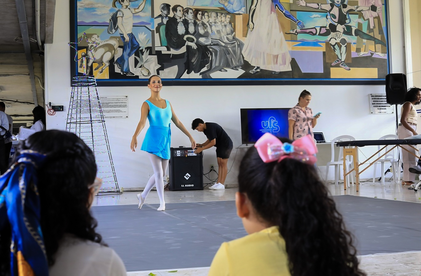 Apresentações artísticas ocorreram no local (Foto: Janaína Cavalcante/Ascom UFS)