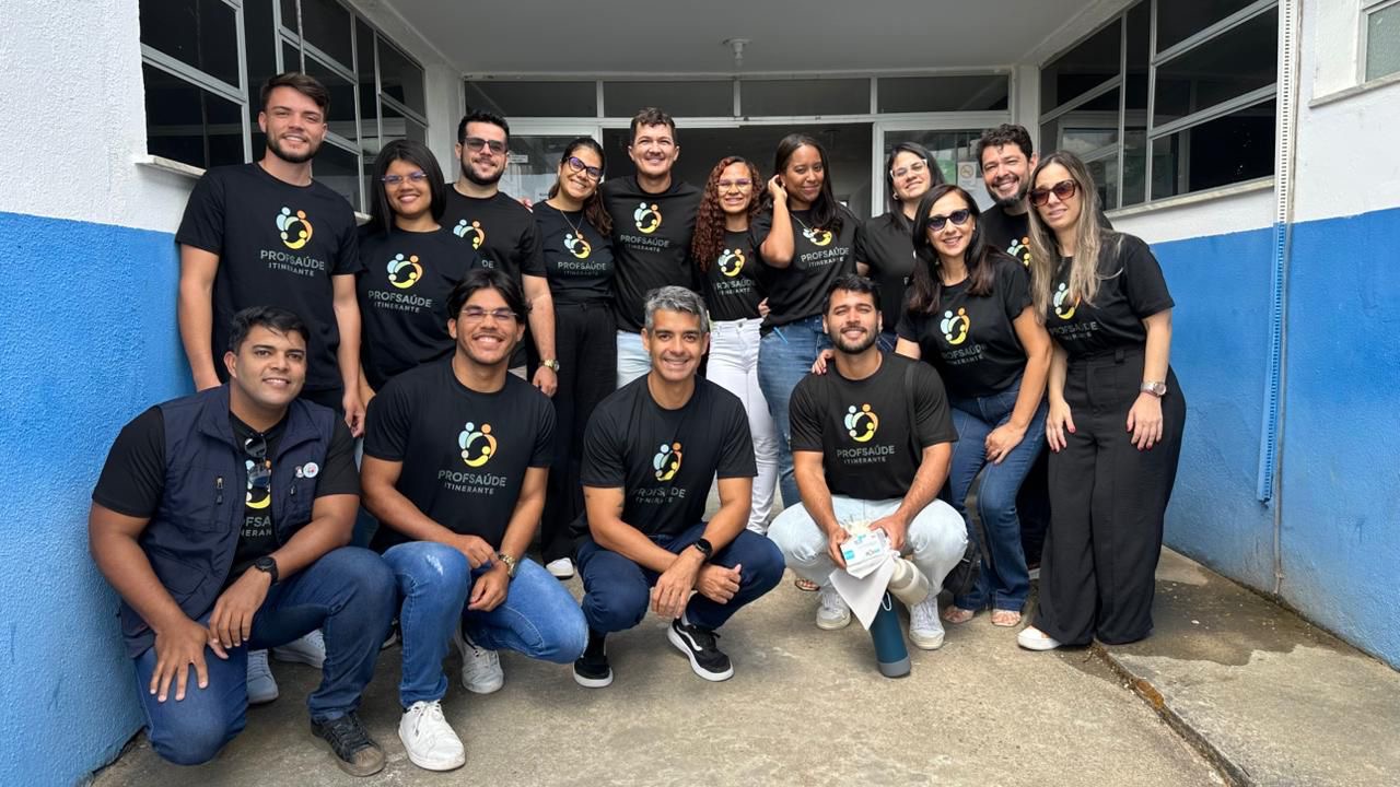 Equipe era formada por docentes, técnico e discentes de graduação e pós-graduação (Foto: acervo pessoal)
