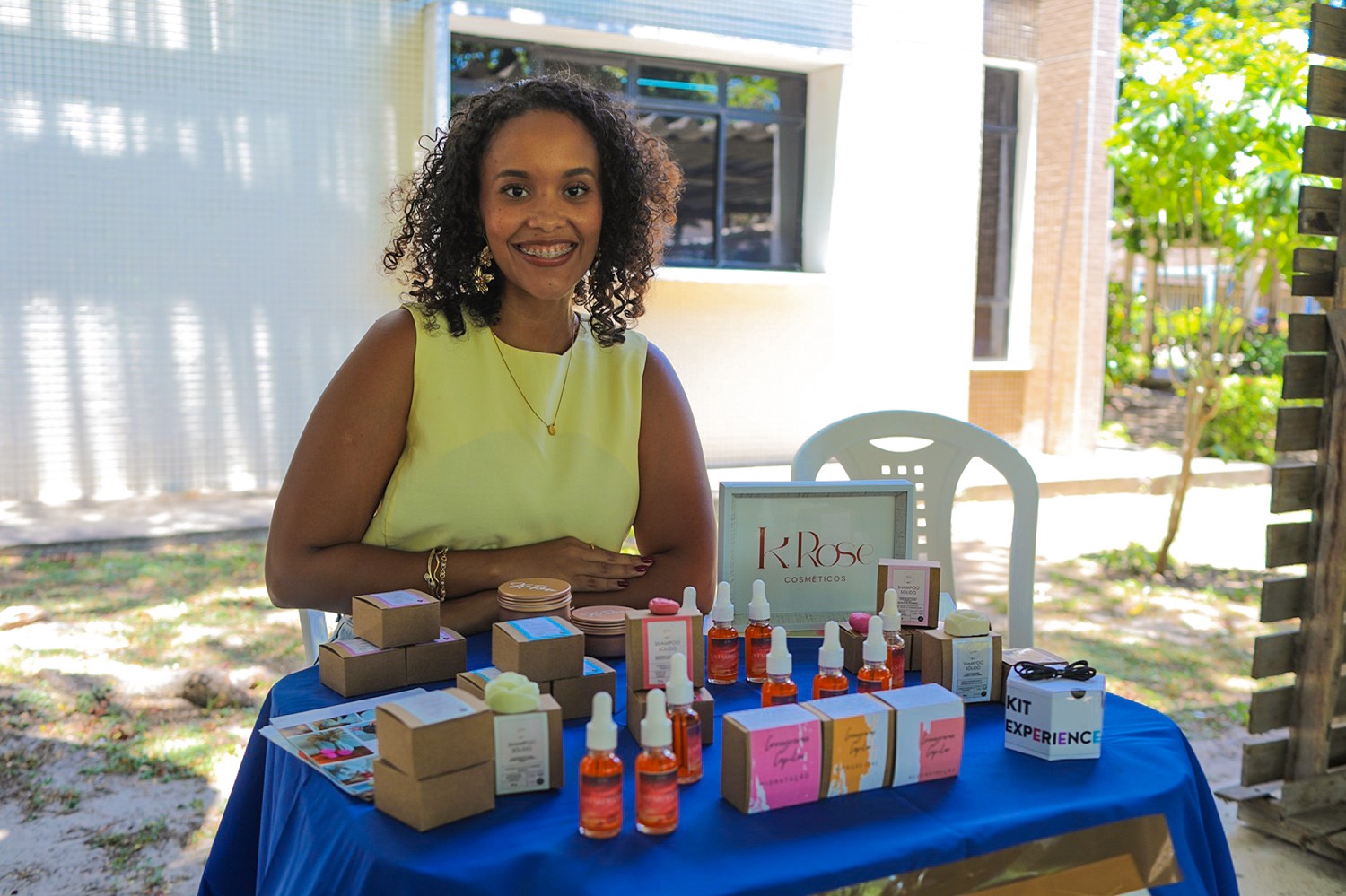  Kaysa Rozendo, egressa da UFS pelo curso de Engenharia Química, que fundou marca de cosméticos (Foto: Janaína Cavalcante/Ascom UFS)