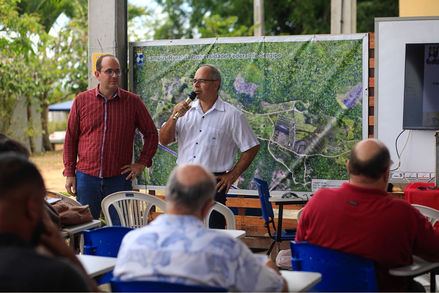 Diretor do CCAA Airon José e  vice-diretor Anselmo Domingos (Foto: Janaína Cavalcante/Ascom UFS)