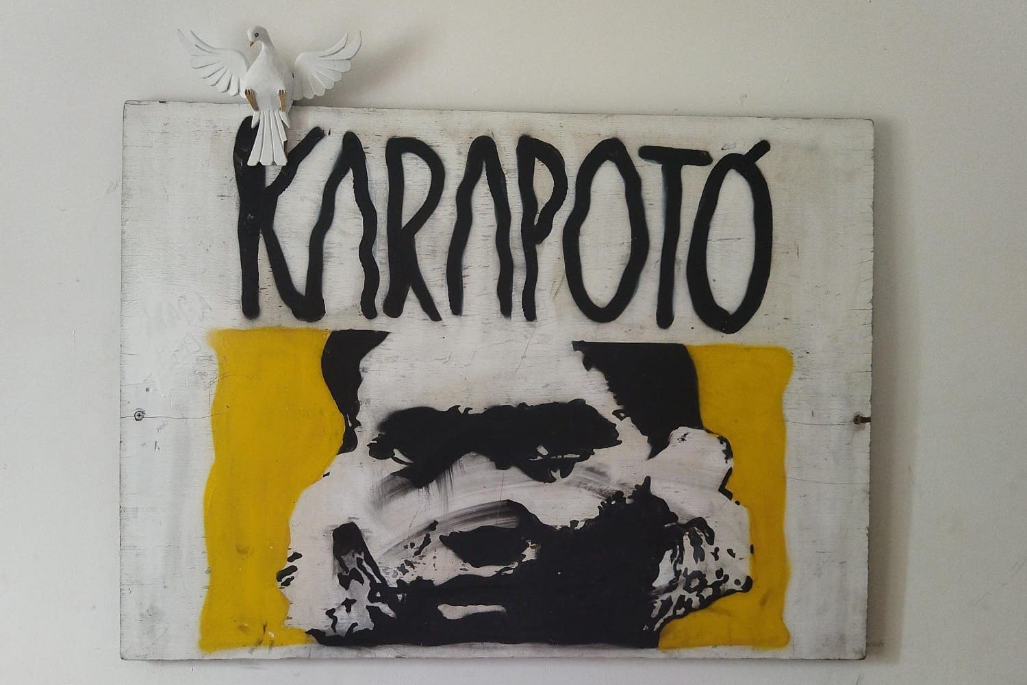 Obra da exposição "Caminhos que me Atravessam" da artista Buga