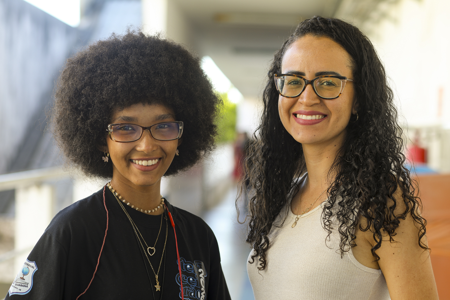 A estudante Ryanne Helorrane, e a professora Anne Caroline Carvalho. (Foto: Adilson Andrade/Ascom UFS)