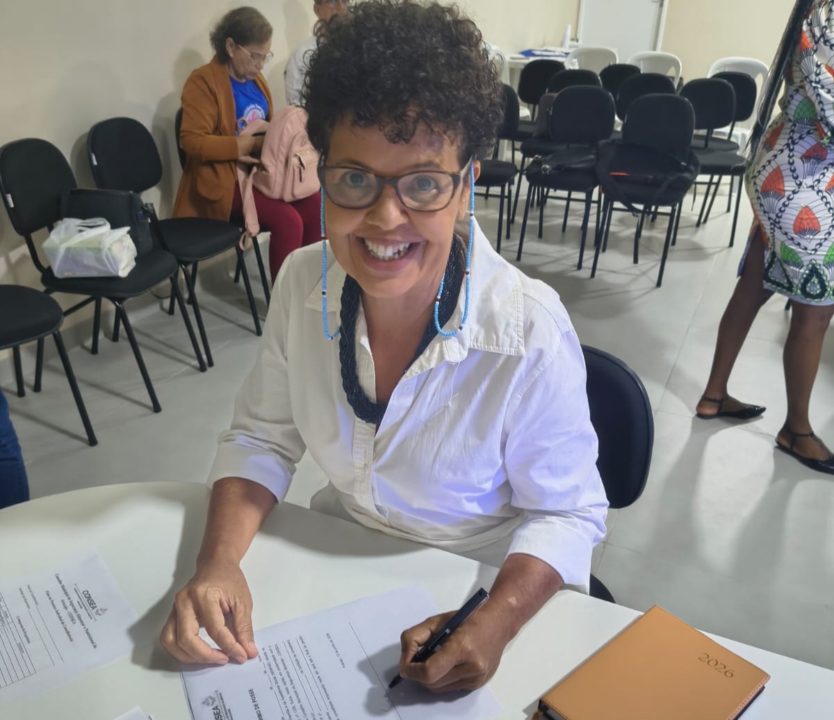 A conselheira Renata durante assinatura do termo de posse. (Foto: Arquivo pessoal)