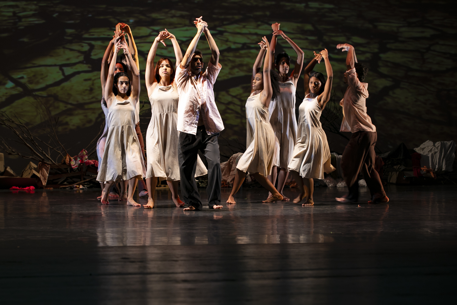 Os bailarinos se movimentam numa mesma sintonia (Foto: Adilson Andrade/Ascom UFS)