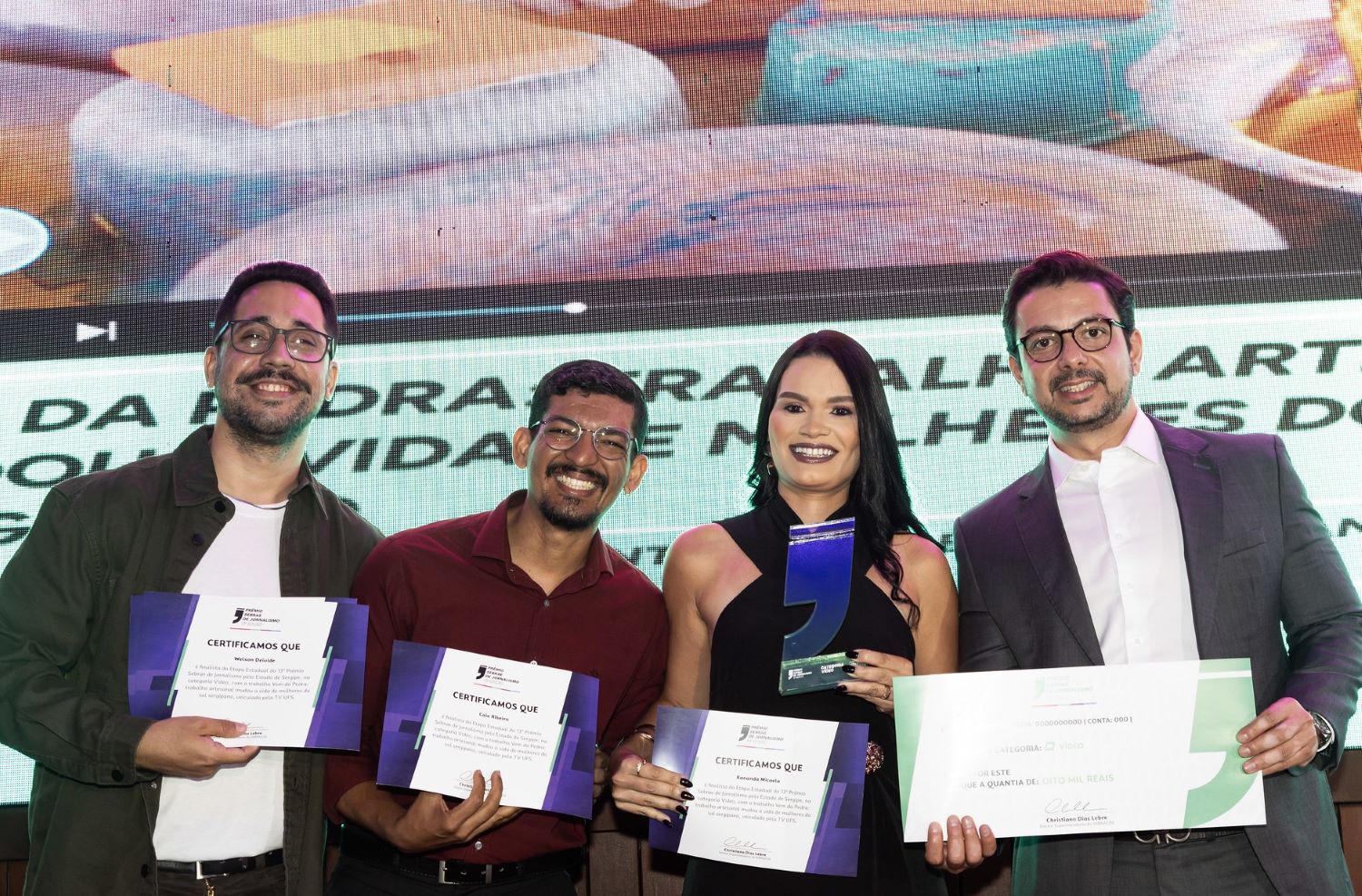 Jornalistas Welson Deivide, Caio Ribeiro e Kananda Micaela com o superintendente do Sebrae Sergipe, Christiano Lebre. Foto: Divulgação/Ascom Sebrae