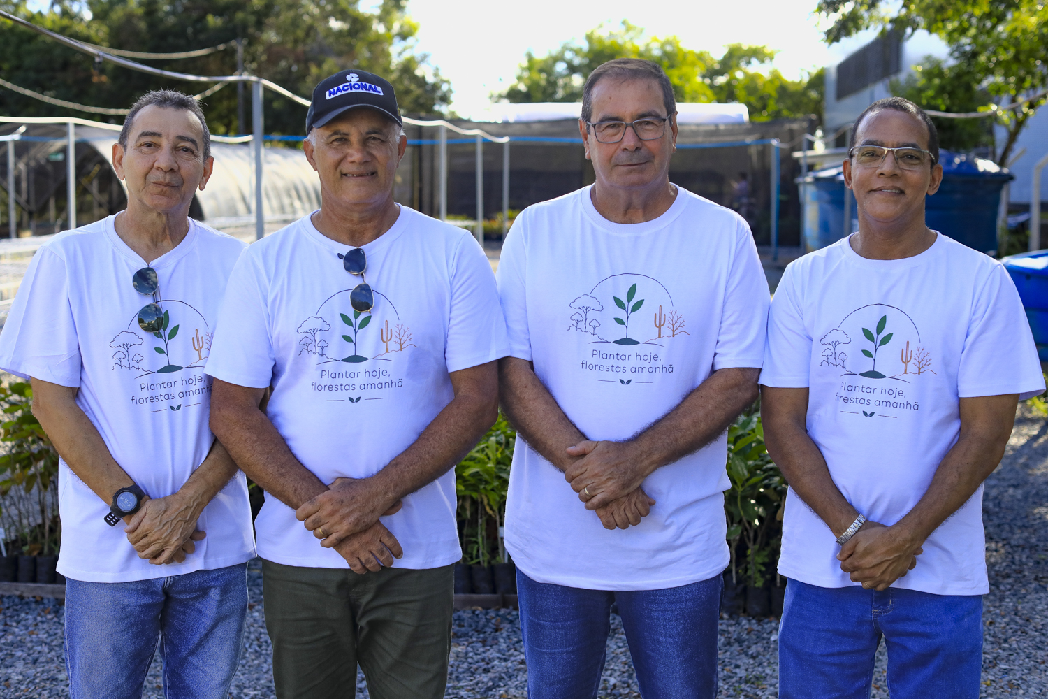 Integrantes do GT do viveiro florestal do DCF UFS (Foto: Adilson Andrade/Ascom UFS)